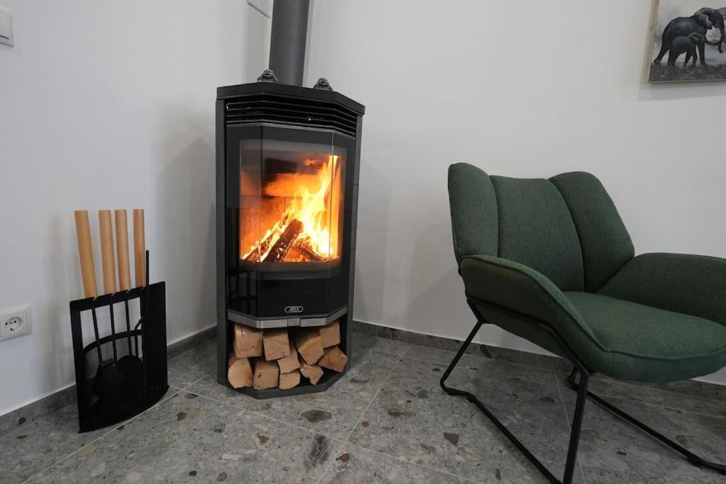 Mit Badewanne, Kamin Und Parkplatz *
