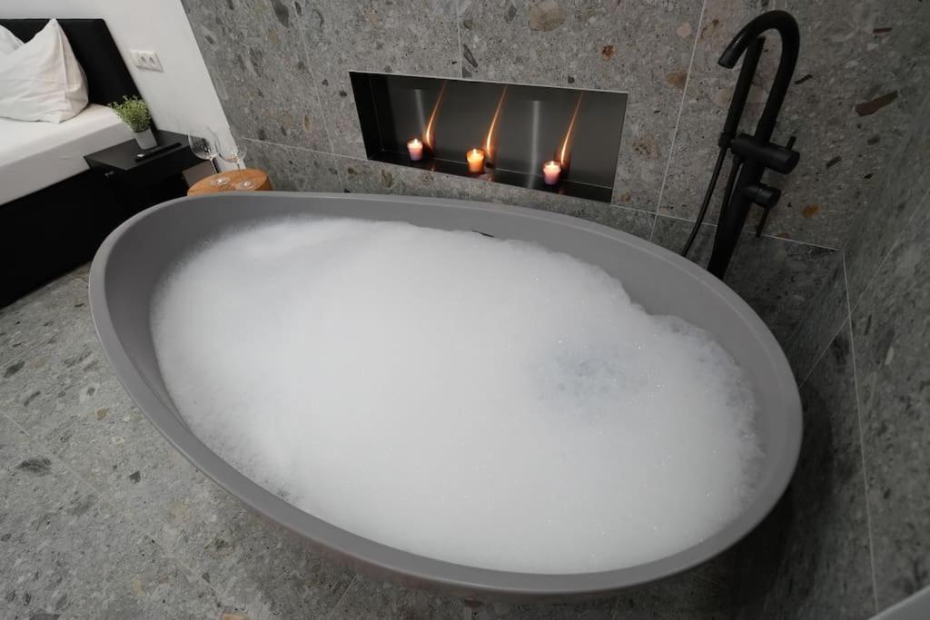 Apartment Mit Badewanne, Kamin Und Parkplatz *