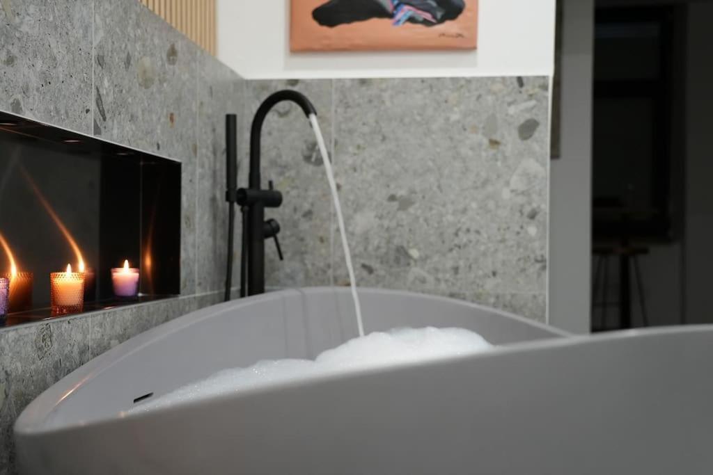 Mit Badewanne, Kamin Und Parkplatz * Graz